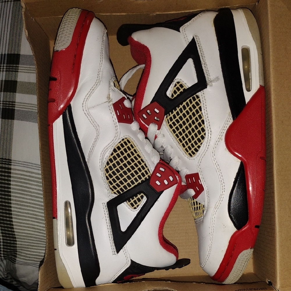 Nike Aire Jordan 4 Retro Fire Red Size 6.5y